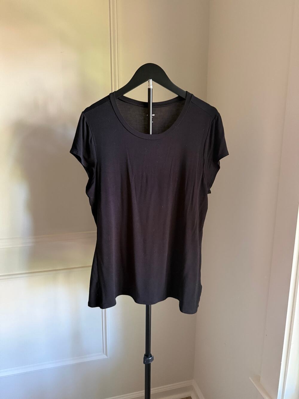 Express Fitted Tee Black Scoop Neck Top Size XL - Picture 1 of 3